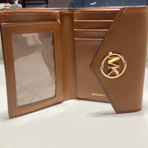Michael Kors wallet - Picture 3 of 4